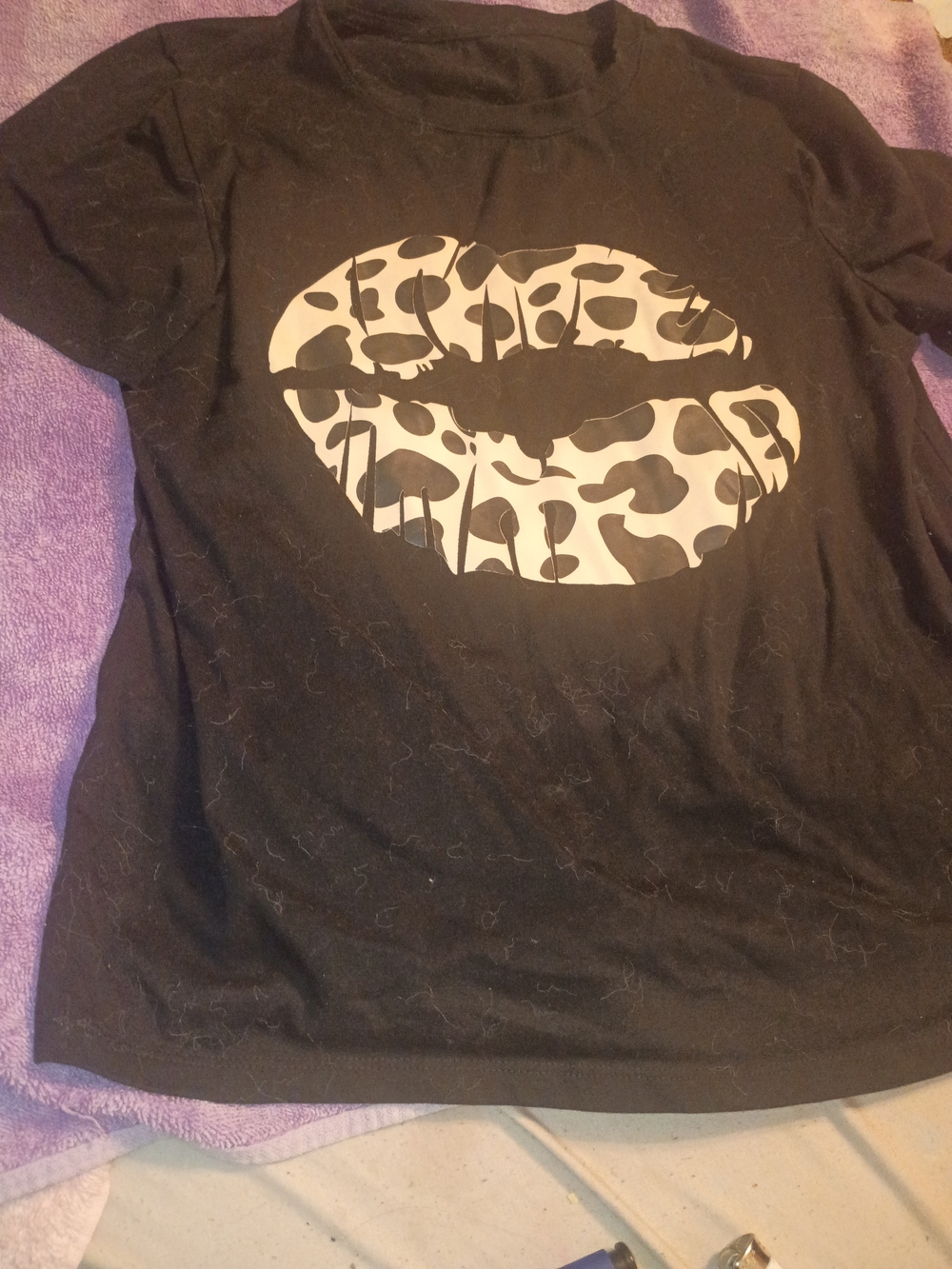 SHEIN Black Short Sleeve Tee with White Leopard Lip Graphic